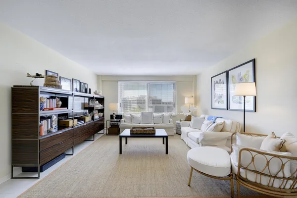 $8,000 | 170 North Ocean Boulevard, Unit 511, Palm Beach, FL 33480