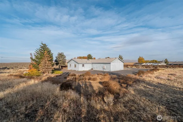 a view of a outdoor space