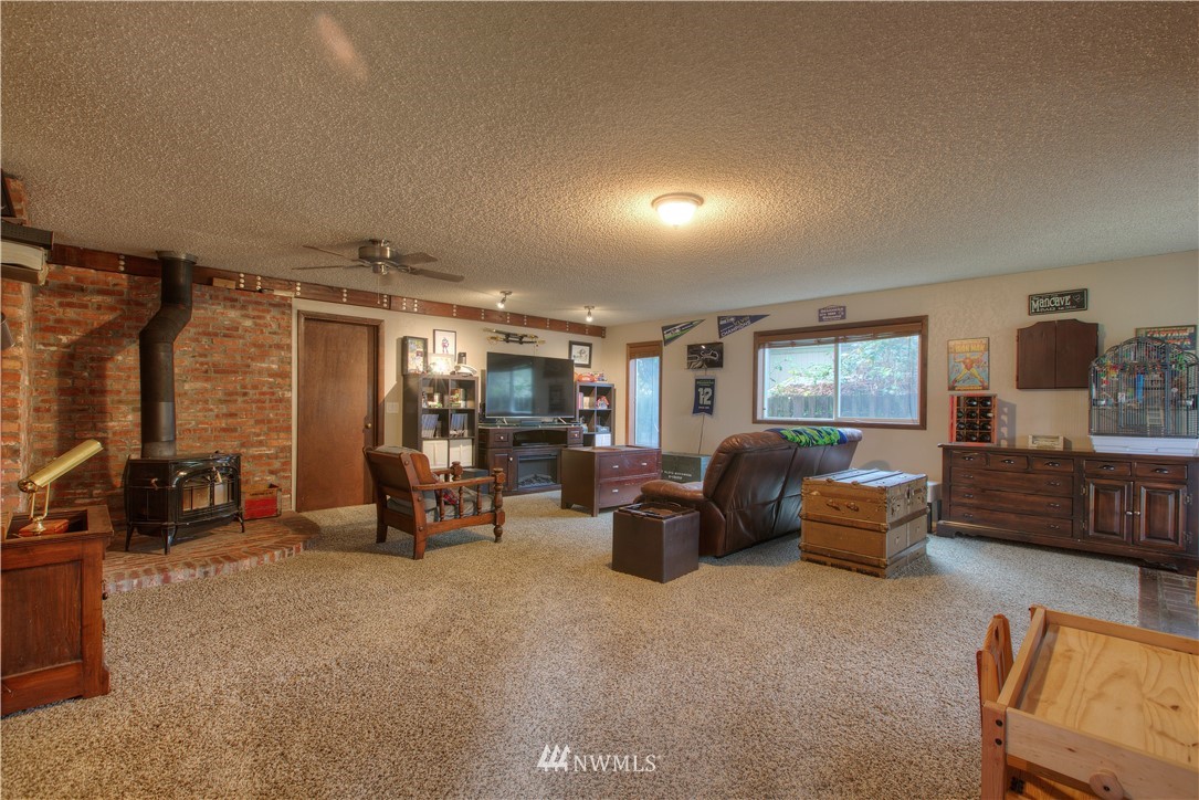 11915 Southeast 167th Street Renton, WA 98058 - Photo 15 of 25 Gallery Image 15