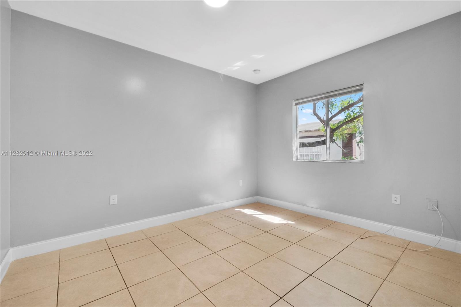 Gladeview Miami, FL 33147 - Photo 23 of 31 a view of room