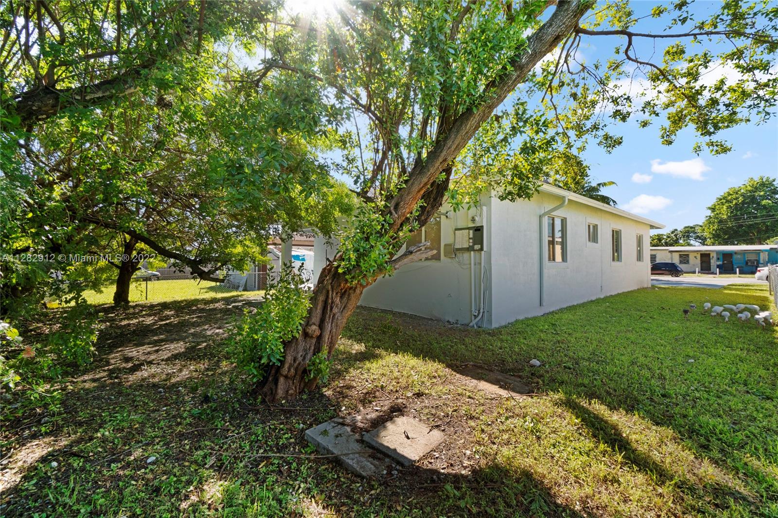 Gladeview Miami, FL 33147 - Photo 29 of 31 a backyard of a house with lots of green space