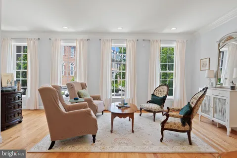 $1,095,000 | 3549 Goddard Way, Alexandria, VA 22304