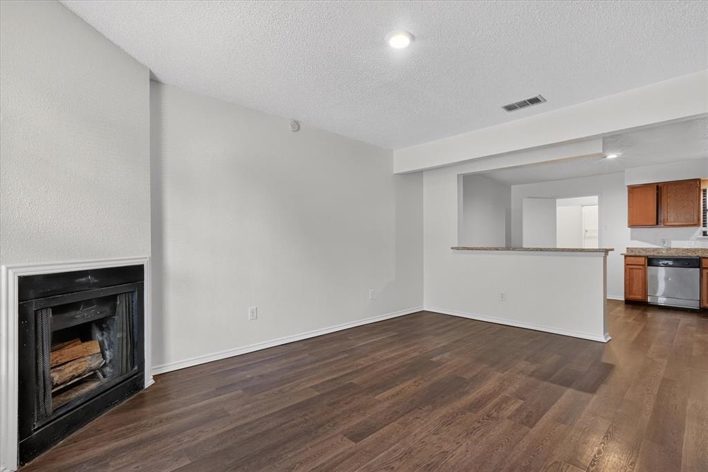 210 Rolston Road, Unit 2 Irving, TX 75060 - Photo 3 of 16 Gallery Image 3