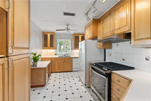 $3,000 | 482 Stanford Avenue, Baton Rouge, LA 70808