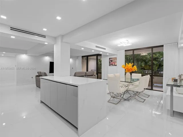 $475,000 | 13953 Kendale Lakes Circle, Unit B205, Miami, FL 33183