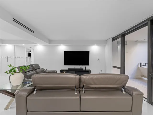 $475,000 | 13953 Kendale Lakes Circle, Unit B205, Miami, FL 33183