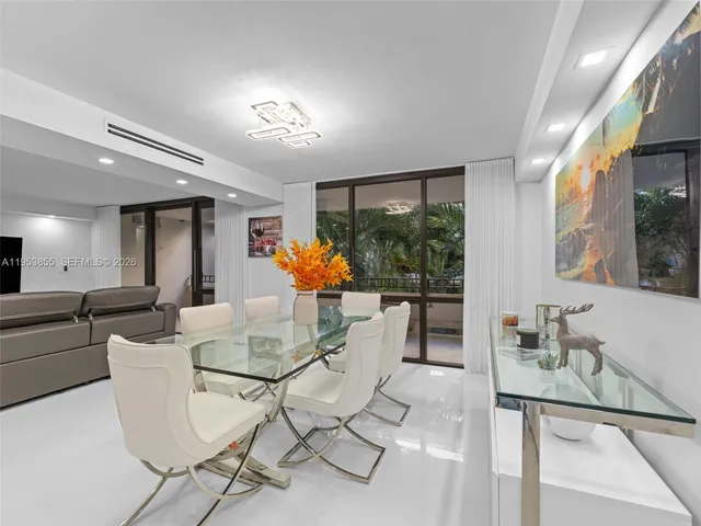 $475,000 | 13953 Kendale Lakes Circle, Unit B205, Miami, FL 33183