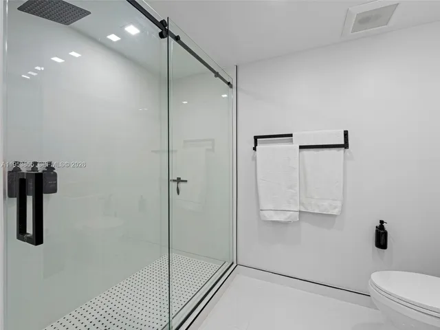 $475,000 | 13953 Kendale Lakes Circle, Unit B205, Miami, FL 33183