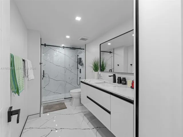 $475,000 | 13953 Kendale Lakes Circle, Unit B205, Miami, FL 33183