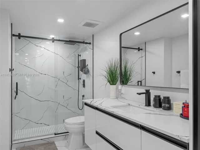 $475,000 | 13953 Kendale Lakes Circle, Unit B205, Miami, FL 33183