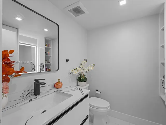 $475,000 | 13953 Kendale Lakes Circle, Unit B205, Miami, FL 33183