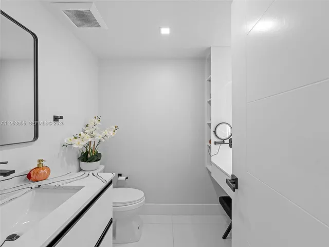 $475,000 | 13953 Kendale Lakes Circle, Unit B205, Miami, FL 33183