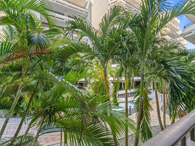 $475,000 | 13953 Kendale Lakes Circle, Unit B205, Miami, FL 33183