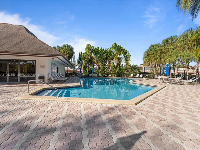 $475,000 | 13953 Kendale Lakes Circle, Unit B205, Miami, FL 33183