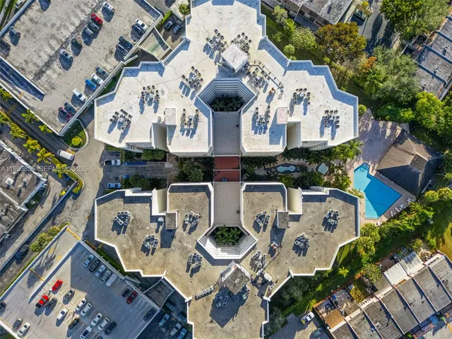 $475,000 | 13953 Kendale Lakes Circle, Unit B205, Miami, FL 33183