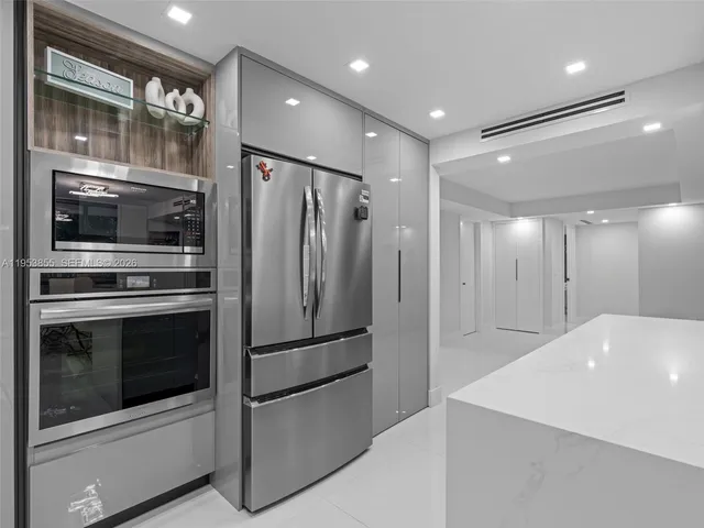 $475,000 | 13953 Kendale Lakes Circle, Unit B205, Miami, FL 33183