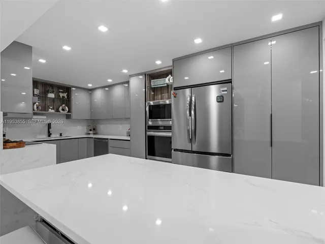 $475,000 | 13953 Kendale Lakes Circle, Unit B205, Miami, FL 33183