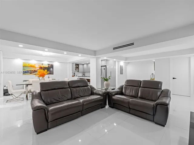 $475,000 | 13953 Kendale Lakes Circle, Unit B205, Miami, FL 33183