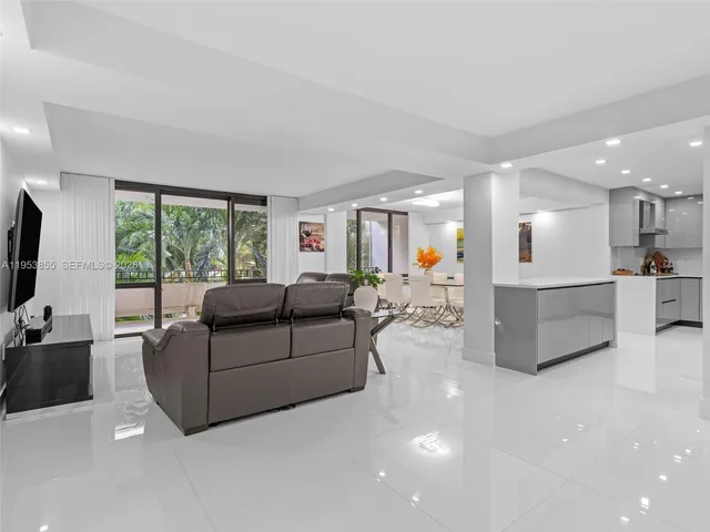 $475,000 | 13953 Kendale Lakes Circle, Unit B205, Miami, FL 33183