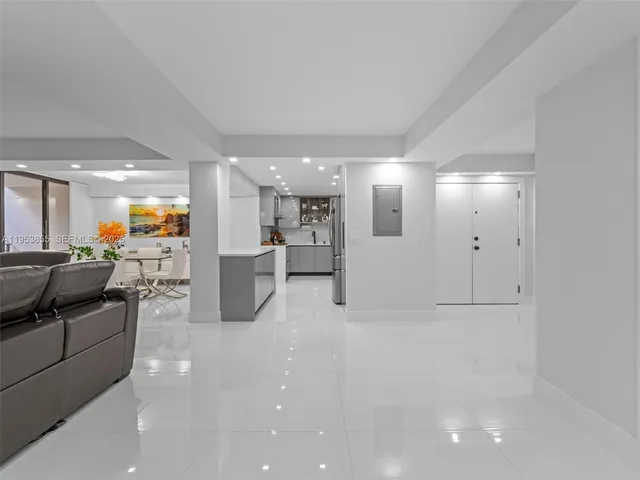 $475,000 | 13953 Kendale Lakes Circle, Unit B205, Miami, FL 33183