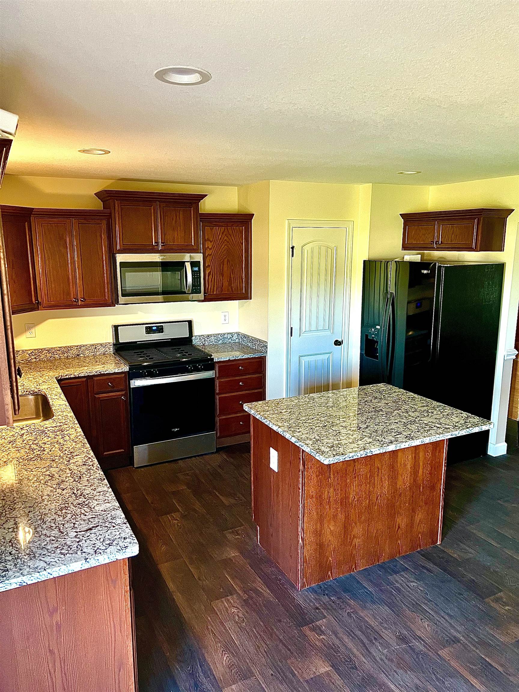 410 Newfield Court Inman, SC 29349 - Photo 7 of 33 Kitchen