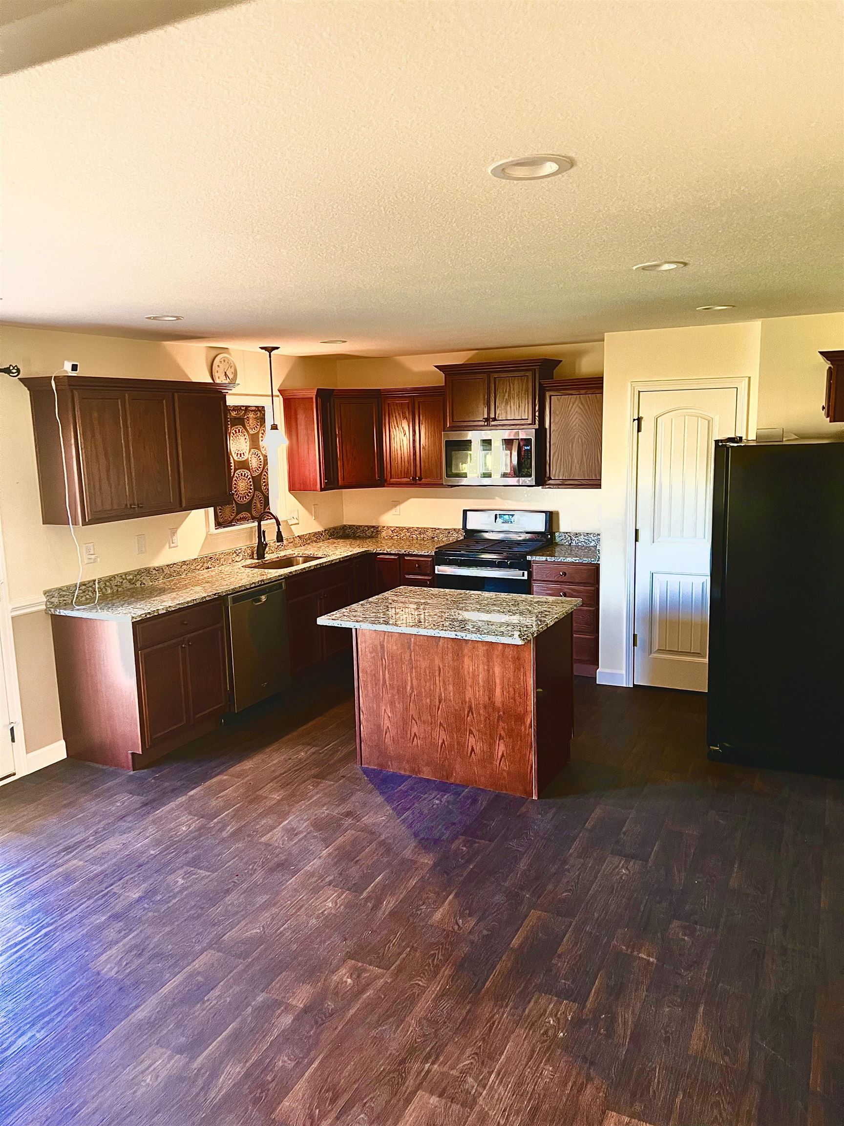410 Newfield Court Inman, SC 29349 - Photo 8 of 33 Kitchen