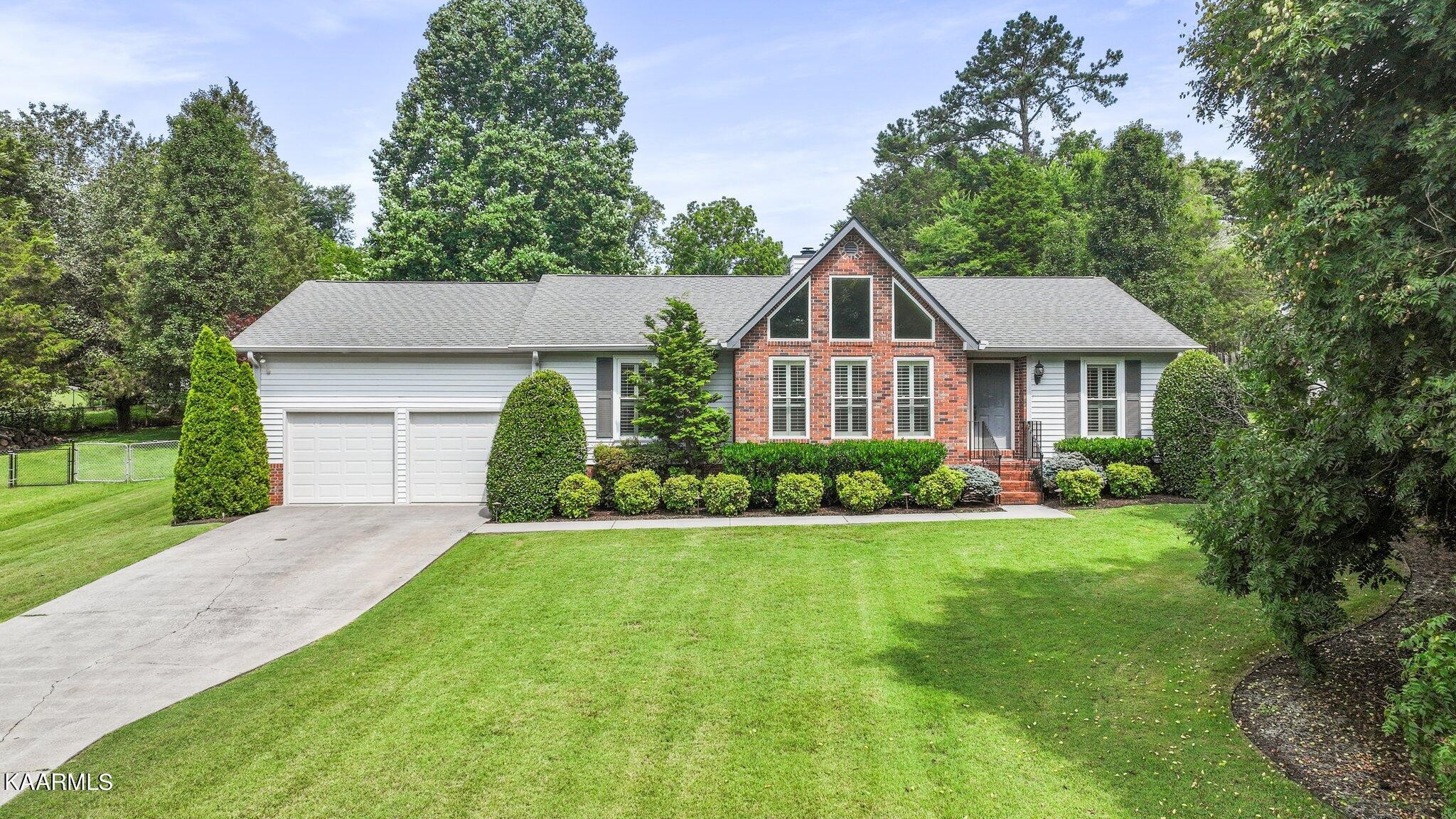1309 Ridgeway Circle Athens, TN 37303 - Photo 47 of 48 a front view of a house with a yard