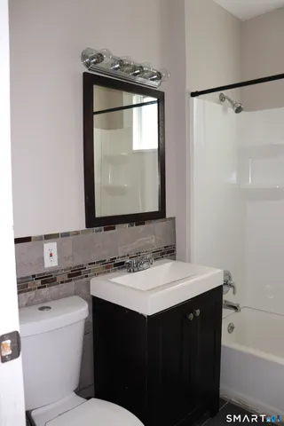 $1,800 | 152 Lyons Street, New Britain, CT 06052