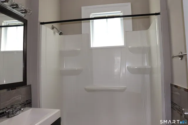 $1,800 | 152 Lyons Street, New Britain, CT 06052