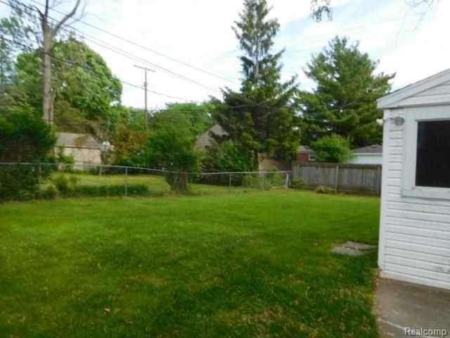 927 West Twelve Mile Road Royal Oak, MI 48073 - Photo 3 of 26