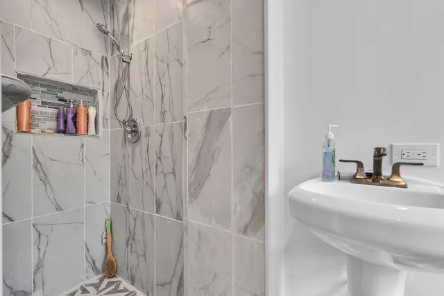 $350,000 | 7503 161st Place, Tinley Park, IL 60477