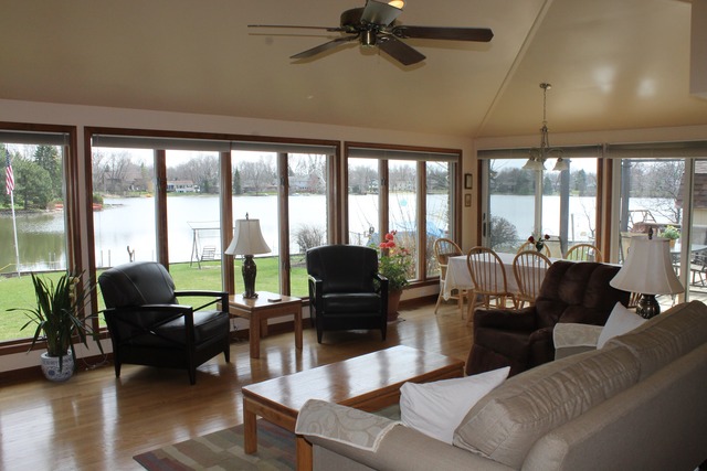 374 Northgate Road Lindenhurst, IL 60046 - Photo 2 of 22