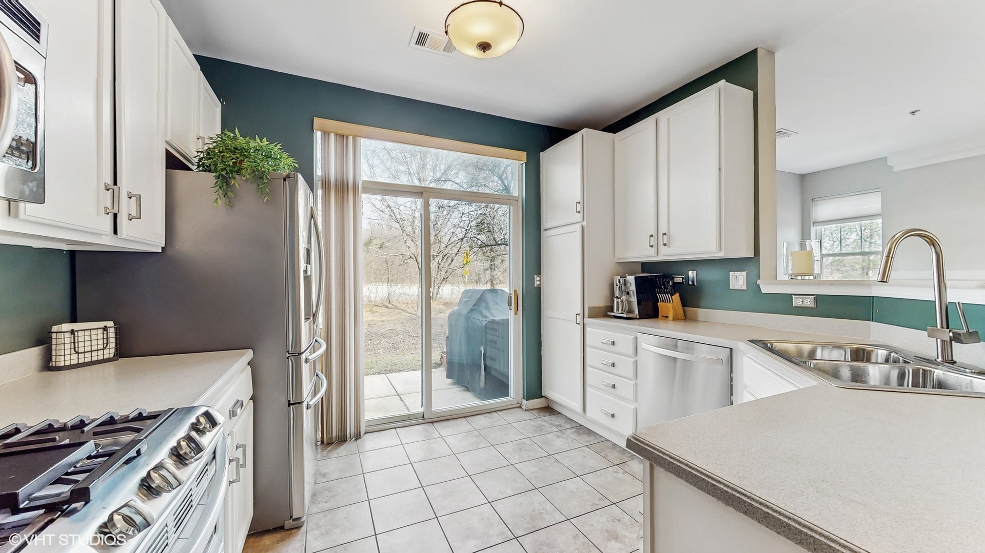 132 Tanglewood Drive, Unit 132 Glen Ellyn, IL 60137 - Photo 13 of 30