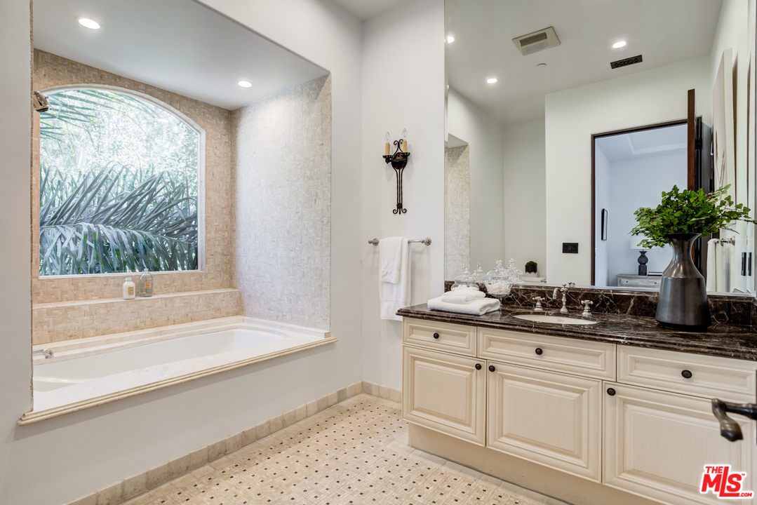 425 4th Street Santa Monica, CA 90402 - Photo 42 of 50