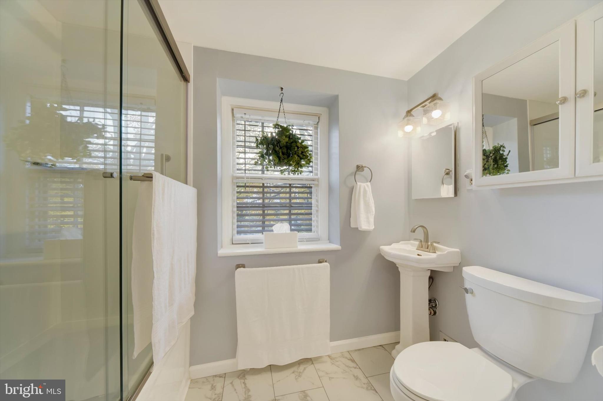 1219 Southview Road Baltimore, MD 21218 - Photo 26 of 39 a bathroom with a toilet a sink and a shower