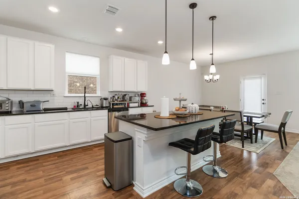 $2,500 | 3508 Silver Set, San Antonio, TX 78245