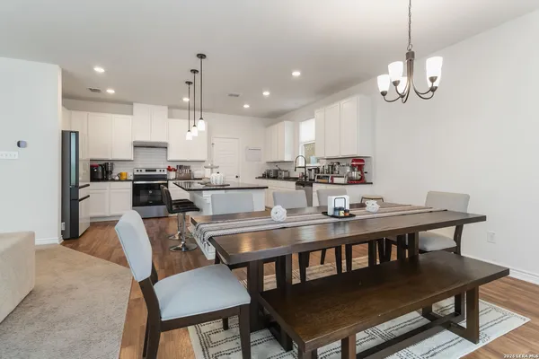 $2,500 | 3508 Silver Set, San Antonio, TX 78245