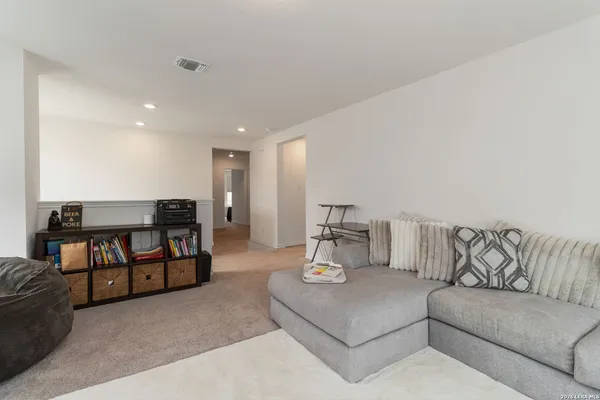 $2,500 | 3508 Silver Set, San Antonio, TX 78245