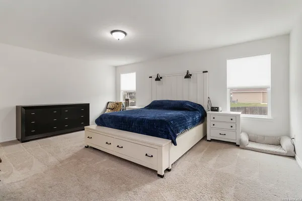 $2,500 | 3508 Silver Set, San Antonio, TX 78245