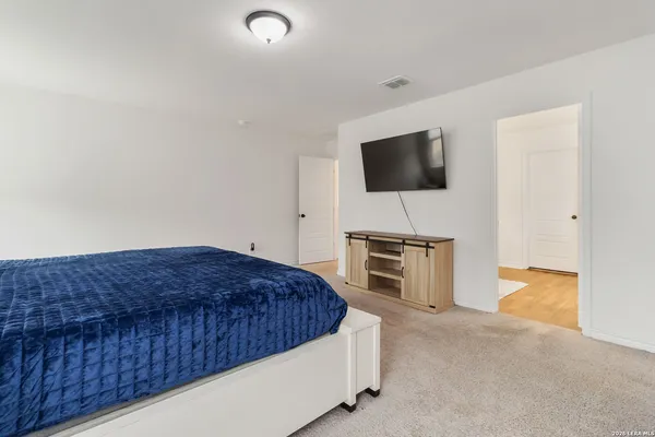 $2,500 | 3508 Silver Set, San Antonio, TX 78245