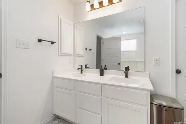 $2,500 | 3508 Silver Set, San Antonio, TX 78245