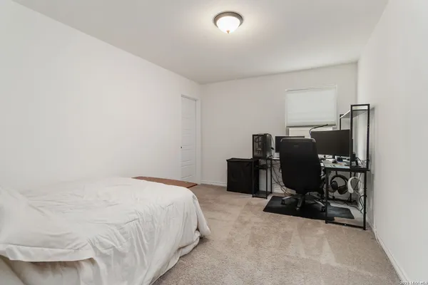 $2,500 | 3508 Silver Set, San Antonio, TX 78245
