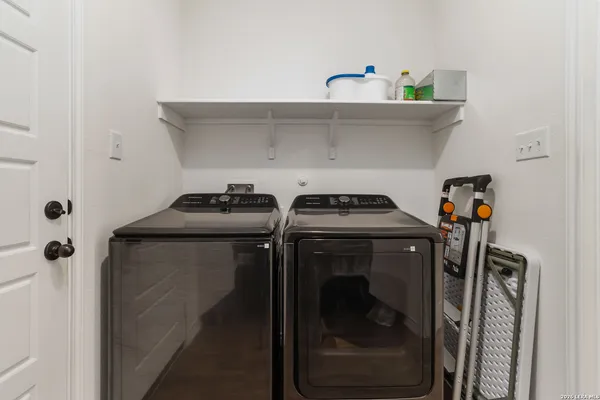 $2,500 | 3508 Silver Set, San Antonio, TX 78245
