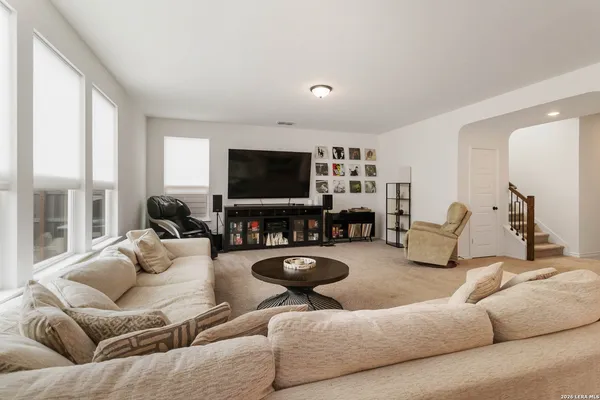 $2,500 | 3508 Silver Set, San Antonio, TX 78245
