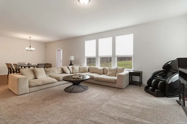 $2,500 | 3508 Silver Set, San Antonio, TX 78245