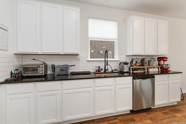 $2,500 | 3508 Silver Set, San Antonio, TX 78245