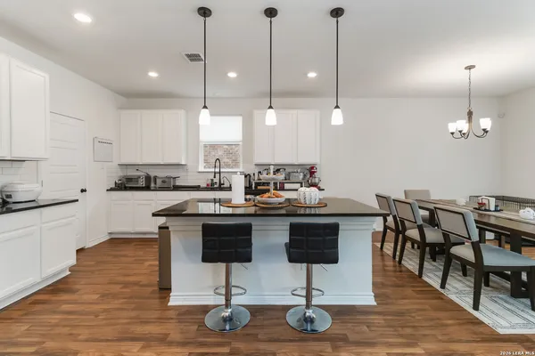 $2,500 | 3508 Silver Set, San Antonio, TX 78245