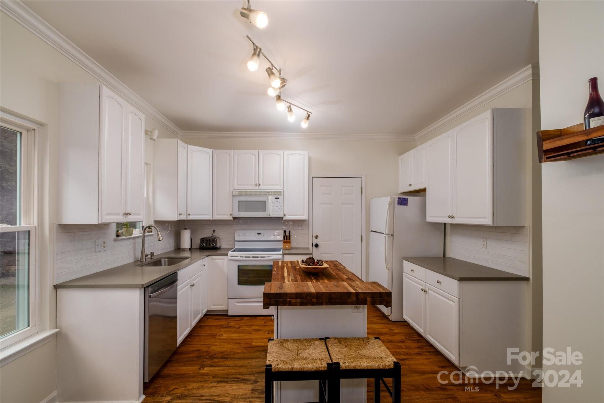 1005 Cathey Road Charlotte, NC 28214 - Photo 12 of 36 Gallery Image 12