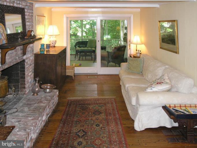 11310 Fieldstone Lane Reston, VA 20191 - Photo 15 of 30 Family Room