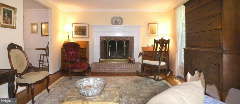 11310 Fieldstone Lane Reston, VA 20191 - Photo 10 of 30 Living Room